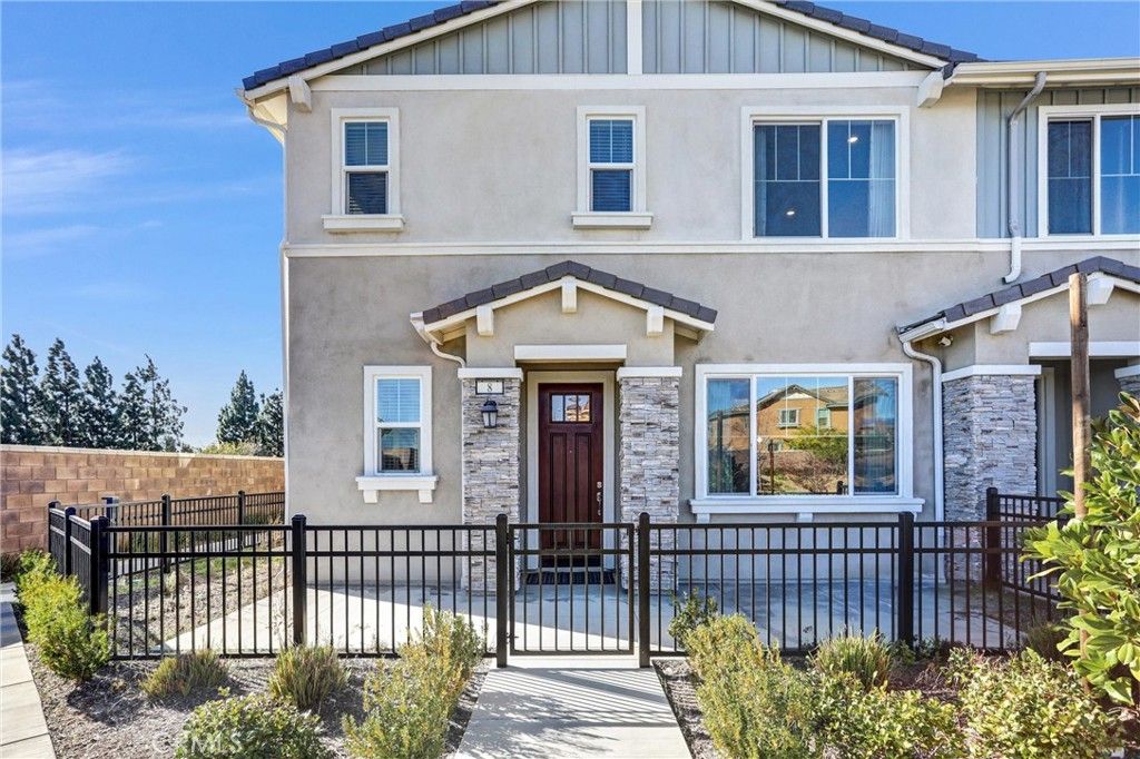 16681 Wyndham Lane 8, Fontana, CA 92336