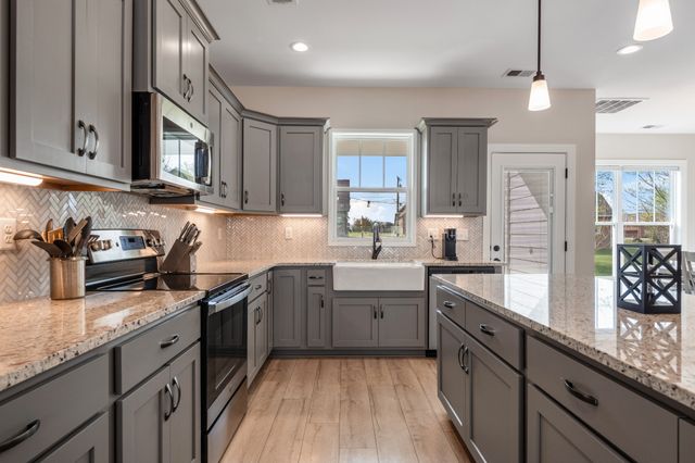 1130 Malinda Ln, Greenbrier, TN 37073