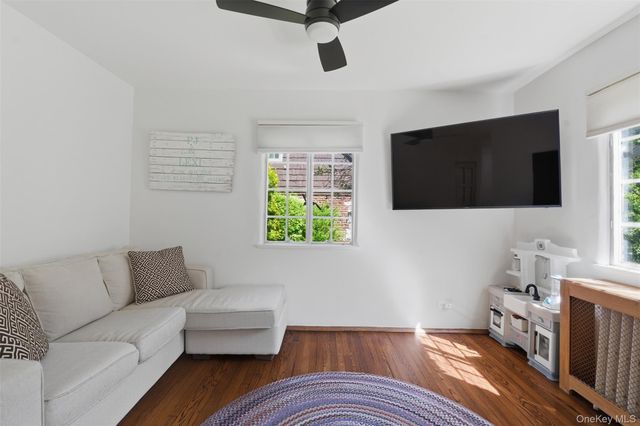 15 Kingsbury Road, New Rochelle, NY 10804
