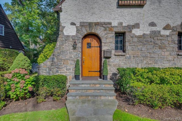 15 Kingsbury Road, New Rochelle, NY 10804