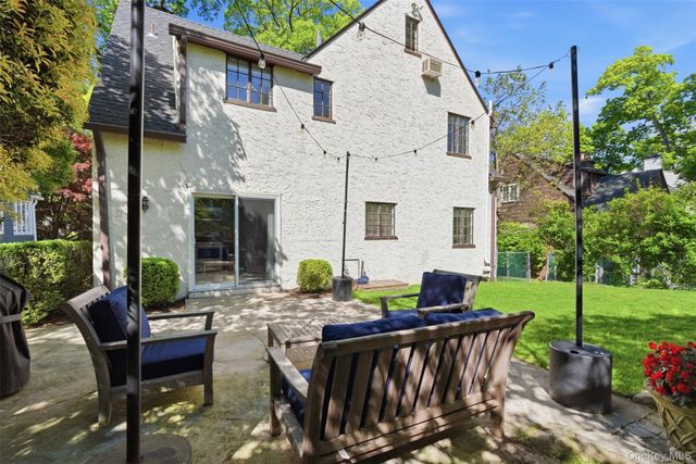 15 Kingsbury Road, New Rochelle, NY 10804