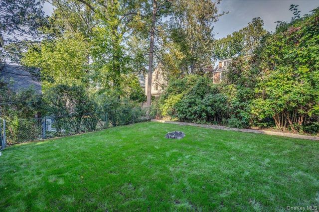 15 Kingsbury Road, New Rochelle, NY 10804