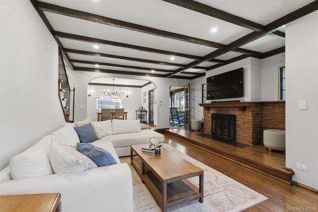 15 Kingsbury Road, New Rochelle, NY 10804