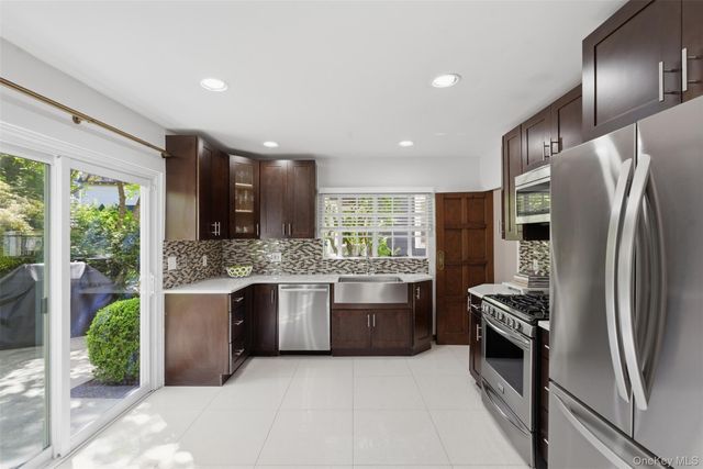 15 Kingsbury Road, New Rochelle, NY 10804