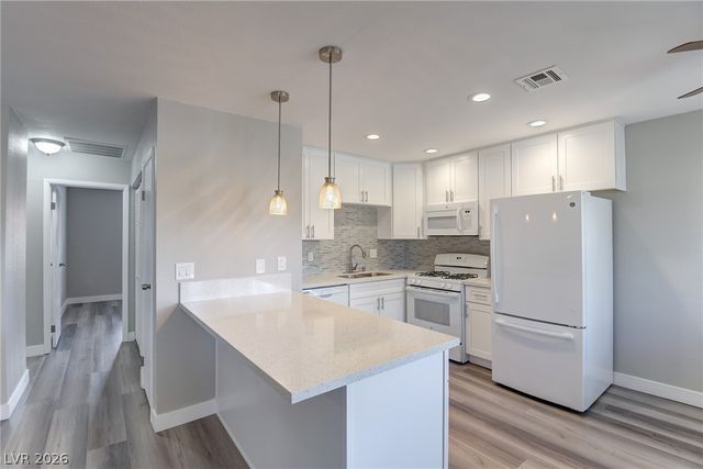 853 Rock Springs Drive 202, Las Vegas, NV 89128