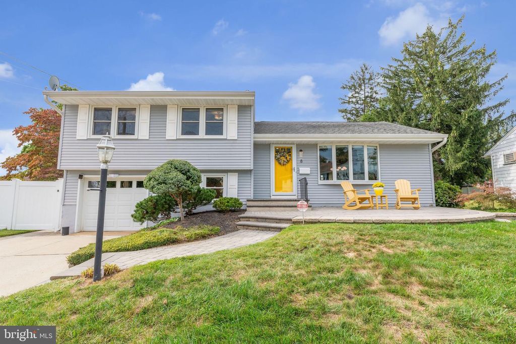 8 DAILEY DR, Hamilton, NJ 08620