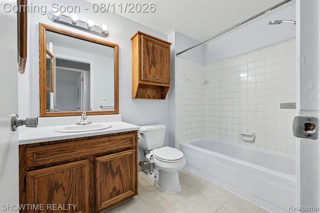 39415 Old Dominion Drive, Clinton Township, MI 48038