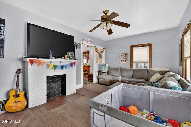 2335 Airport Highway, Toledo, OH 43609