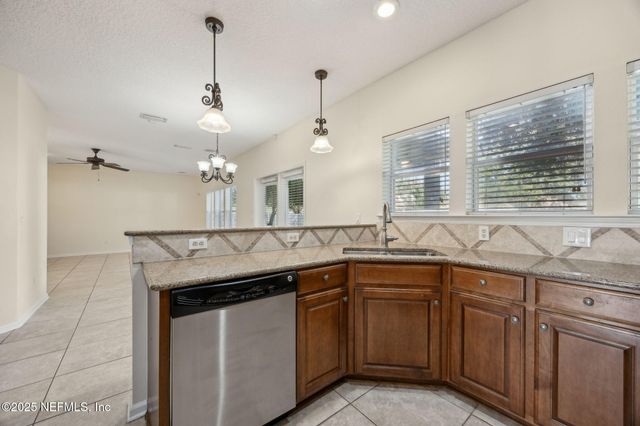 15587 LEXINGTON PARK Boulevard, Jacksonville, FL 32218
