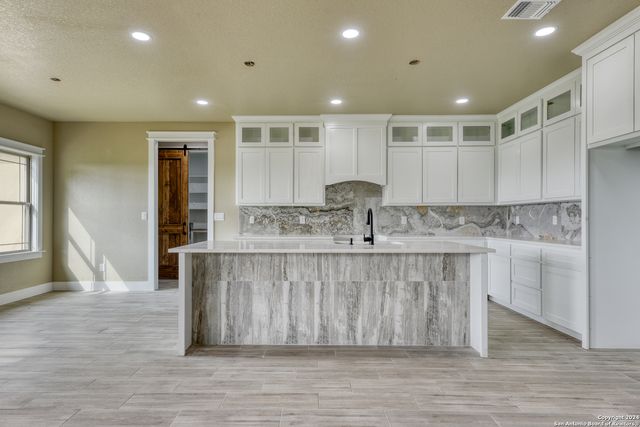 982 Horsehoe falls, Bandera, TX 78003