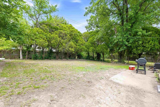 641 S Apache Dr, Wichita, KS 67207