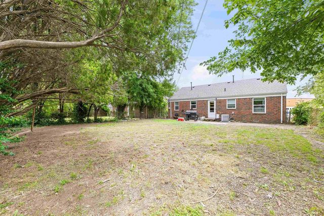 641 S Apache Dr, Wichita, KS 67207