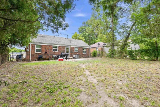 641 S Apache Dr, Wichita, KS 67207