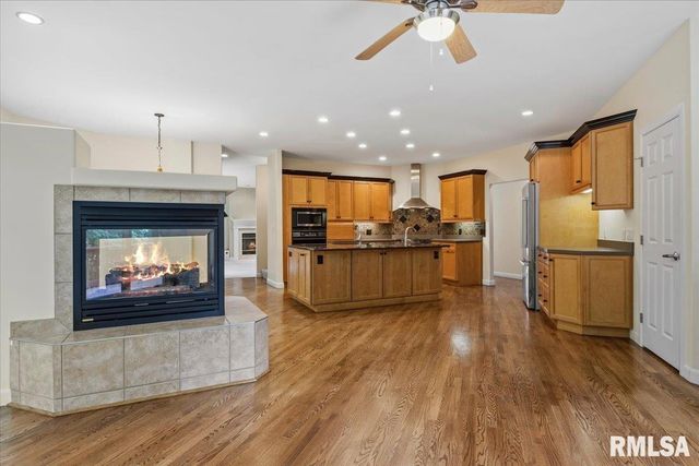 4104 Chandlerwood Road, Springfield, IL 62711