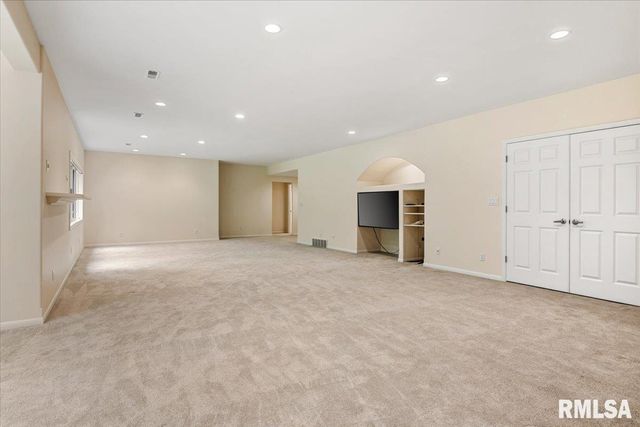 4104 Chandlerwood Road, Springfield, IL 62711