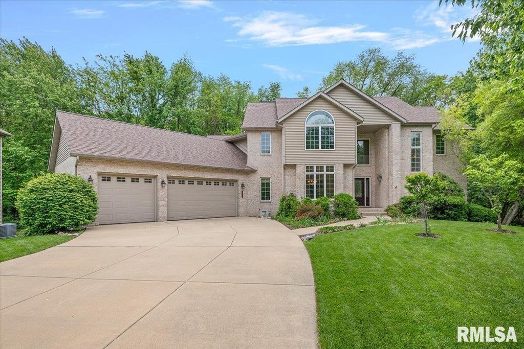 4104 Chandlerwood Road, Springfield, IL 62711