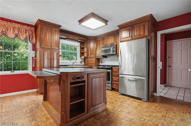 2692 Foxwood Drive, Akron, OH 44333