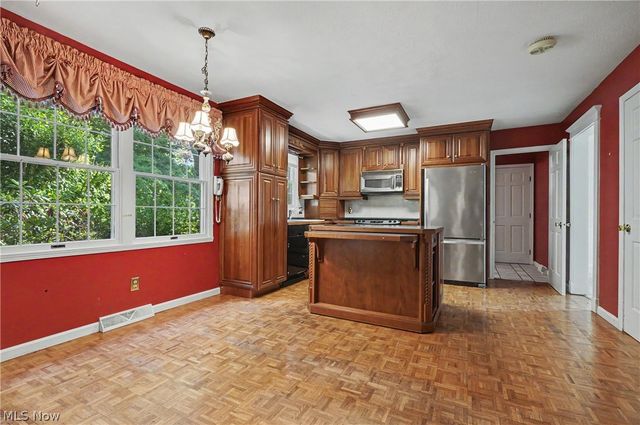 2692 Foxwood Drive, Akron, OH 44333