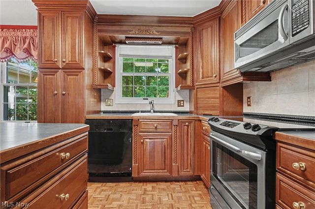 2692 Foxwood Drive, Akron, OH 44333