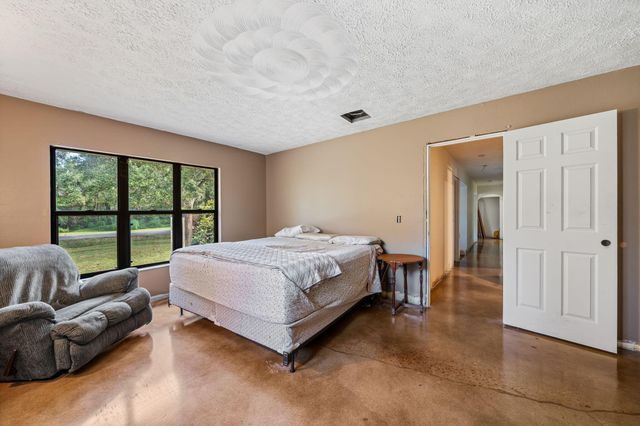 1401 Bennett Road, Fort Pierce, FL 34947