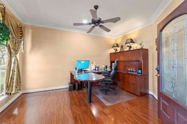 2407 Royal Palm Court, League City, TX 77573