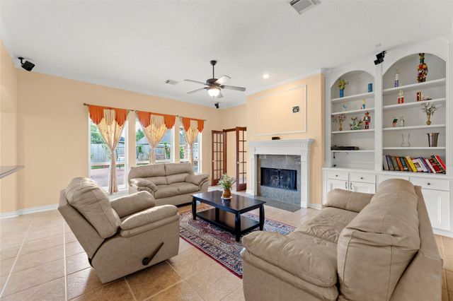 2407 Royal Palm Court, League City, TX 77573