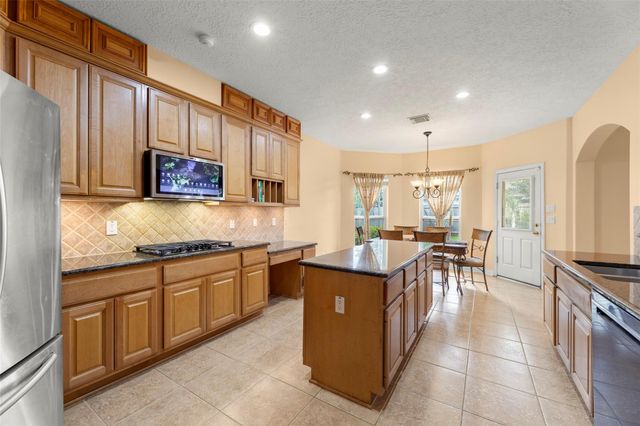 2407 Royal Palm Court, League City, TX 77573