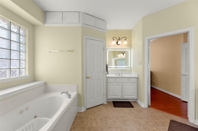 2407 Royal Palm Court, League City, TX 77573