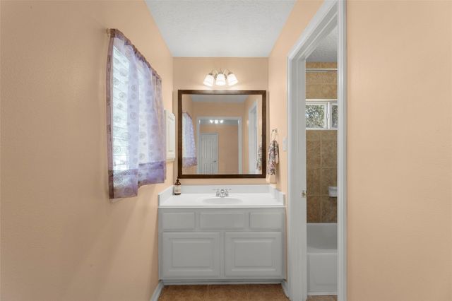 2407 Royal Palm Court, League City, TX 77573