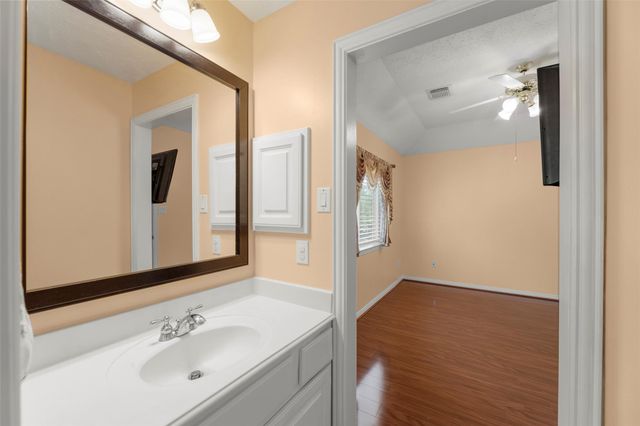 2407 Royal Palm Court, League City, TX 77573