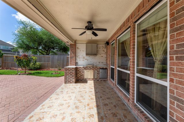 2407 Royal Palm Court, League City, TX 77573
