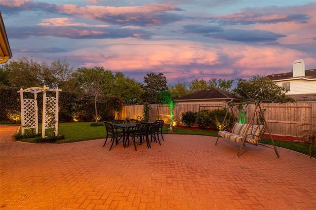 2407 Royal Palm Court, League City, TX 77573