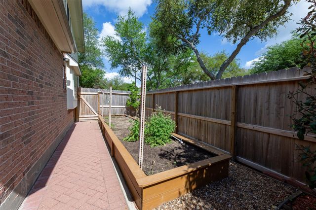 2407 Royal Palm Court, League City, TX 77573