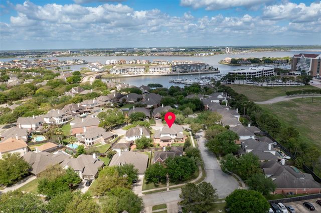 2407 Royal Palm Court, League City, TX 77573