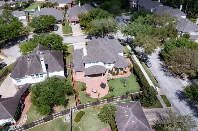 2407 Royal Palm Court, League City, TX 77573