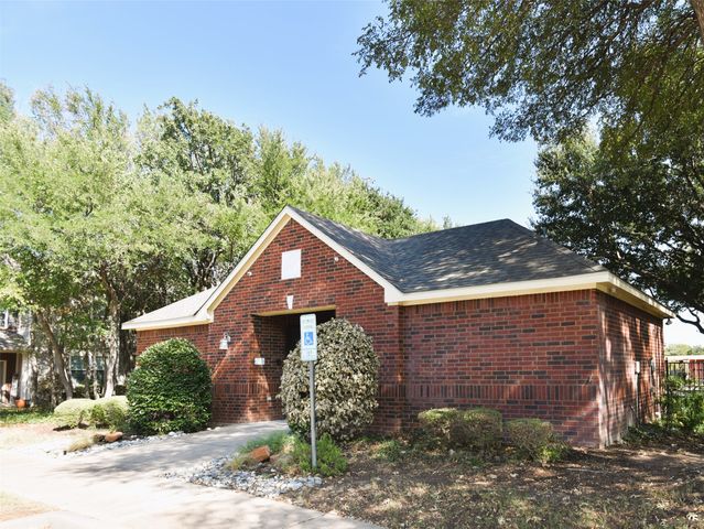 2505 Durango Ridge Drive, Bedford, TX 76021