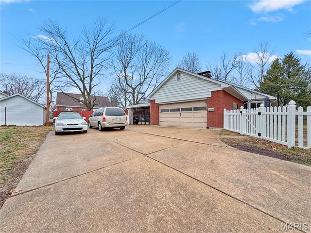 325 N MARKET Street N, Waterloo, IL 62298