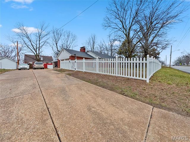 325 N MARKET Street N, Waterloo, IL 62298