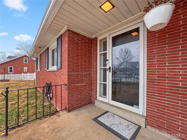 325 N MARKET Street N, Waterloo, IL 62298