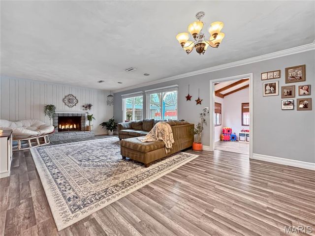 325 N MARKET Street N, Waterloo, IL 62298