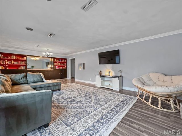 325 N MARKET Street N, Waterloo, IL 62298