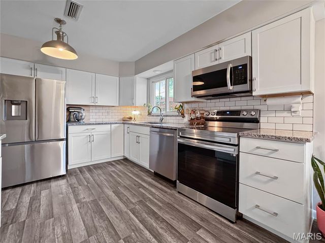 325 N MARKET Street N, Waterloo, IL 62298