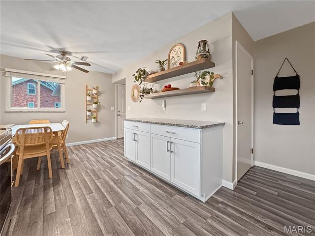 325 N MARKET Street N, Waterloo, IL 62298