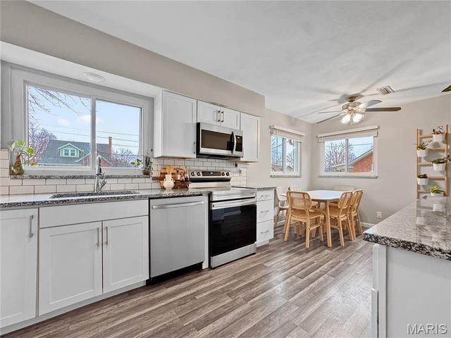 325 N MARKET Street N, Waterloo, IL 62298