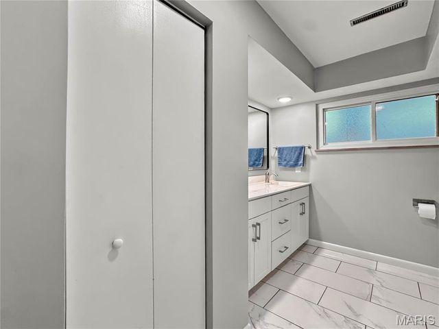 325 N MARKET Street N, Waterloo, IL 62298