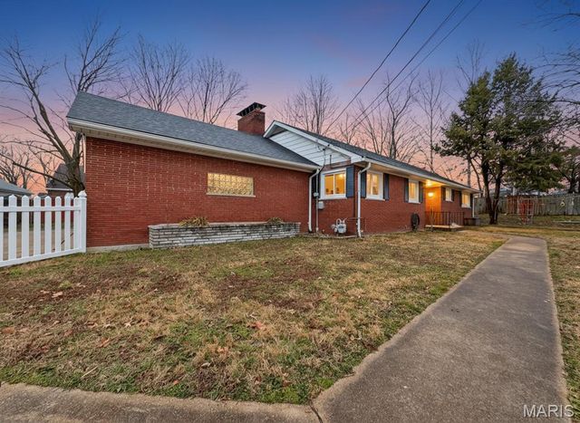 325 N MARKET Street N, Waterloo, IL 62298