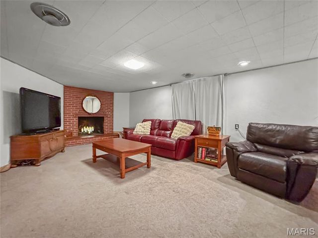 325 N MARKET Street N, Waterloo, IL 62298