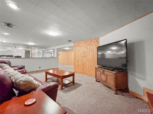 325 N MARKET Street N, Waterloo, IL 62298