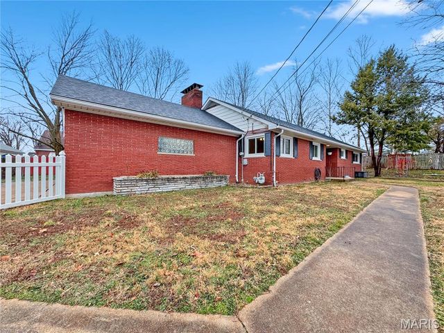 325 N MARKET Street N, Waterloo, IL 62298