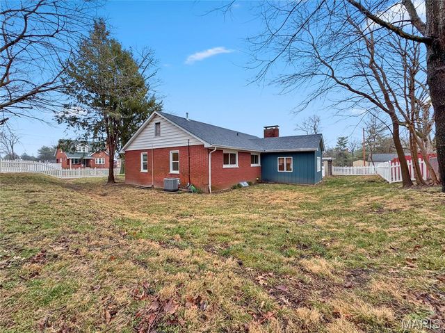 325 N MARKET Street N, Waterloo, IL 62298